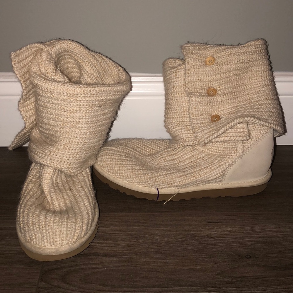 Beige uggs